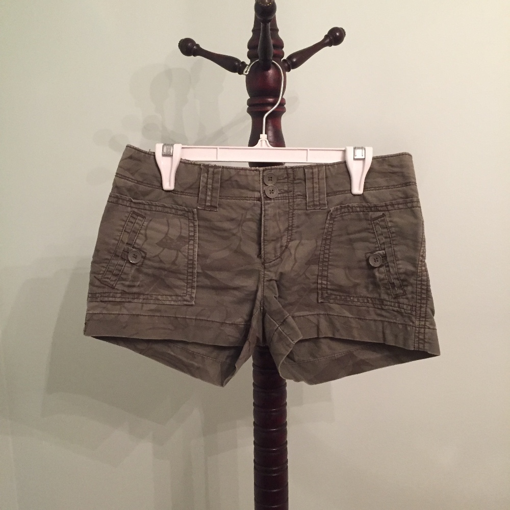 American Eagle Green Floral Shorts